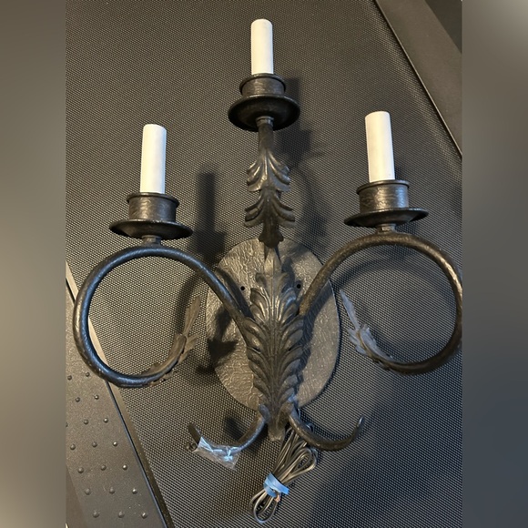 Elegant Black Iron Wall Sconce - Picture 3 of 6